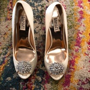 Badgley Mischka cream Jeannie Peep Toe Heel